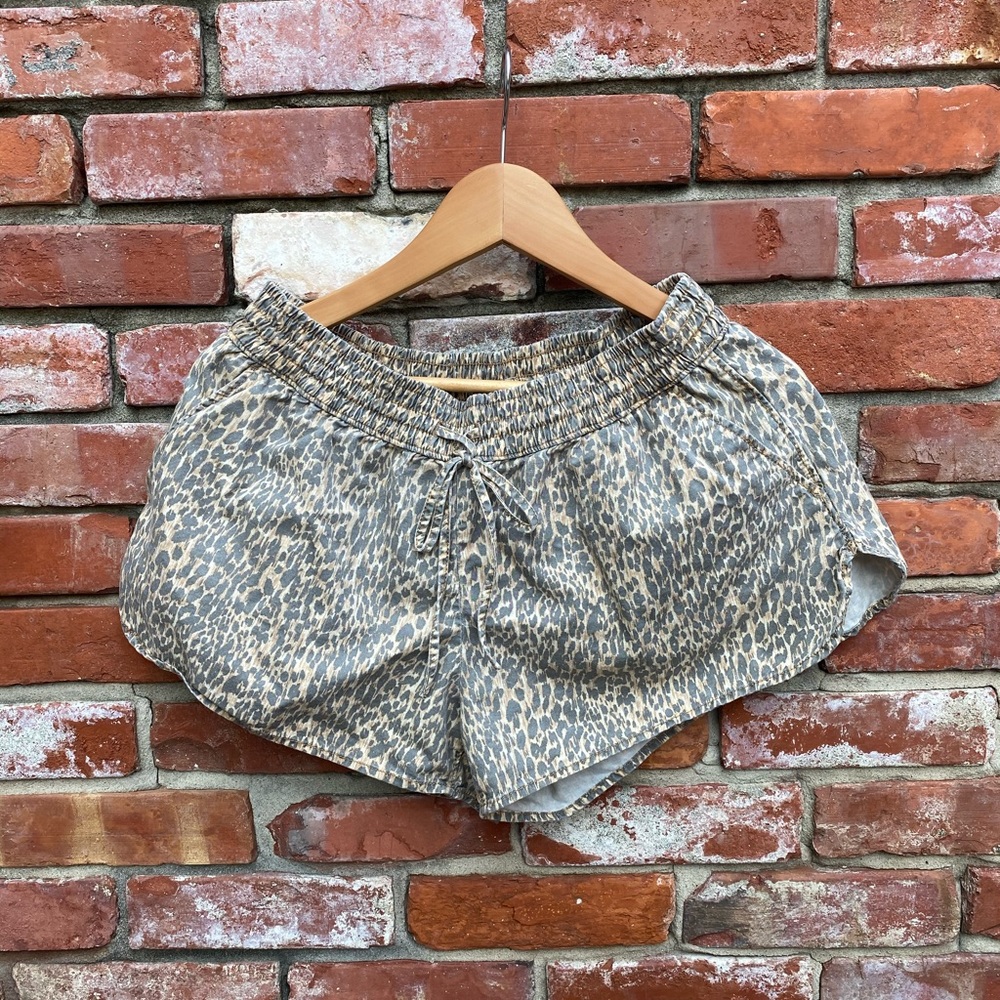 Hollister cheetah print soft short